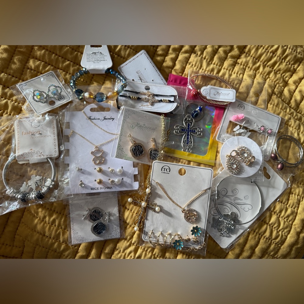 Assorted Fashion Jewelry Set